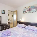 Family-friendly With Swimming Pool Gornji Tucepi, - 17686 ماكارسكا