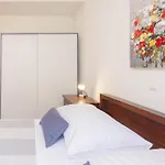 Family-friendly With Swimming Pool Gornji Tucepi, - 17686 * ماكارسكا