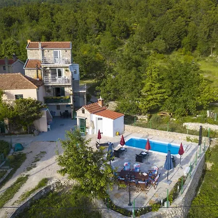 Apartamento Family Friendly With A Swimming Pool Gornji Tucepi, - 17686