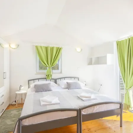 Apartamento Family-friendly With Swimming Pool Gornji Tucepi, - 17686 Makarska