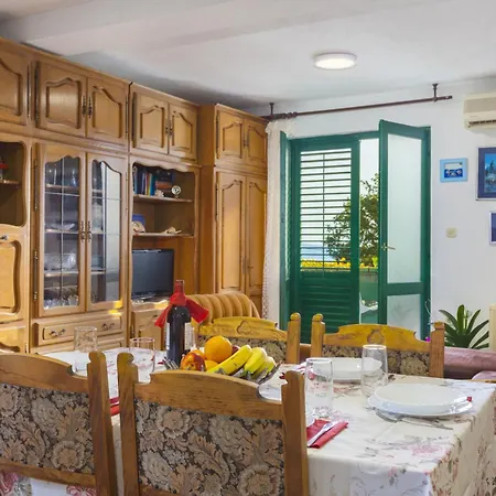 Family Friendly With A Swimming Pool Gornji Tucepi, - 17686 Apartamento