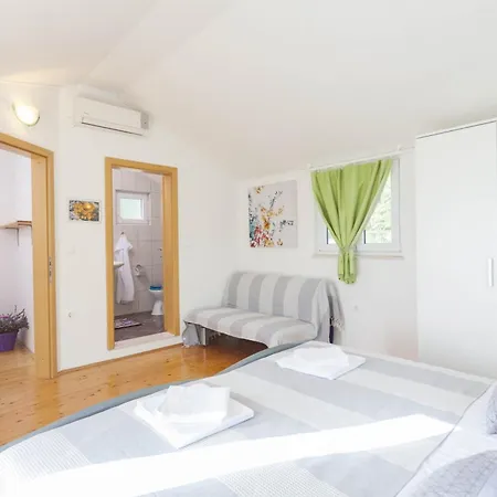 Apartment Family-friendly With Swimming Pool Gornji Tucepi, - 17686