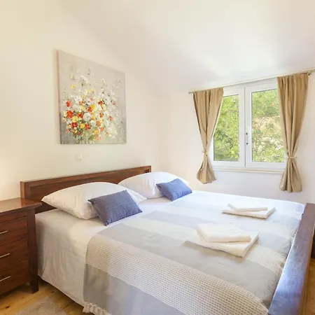 Apartment Family Friendly With A Swimming Pool Gornji Tucepi, - 17686 *