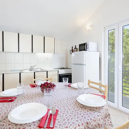 Apartment Family Friendly With A Swimming Pool Gornji Tucepi, - 17686 Makarska