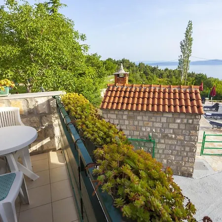 Apartment Family Friendly With A Swimming Pool Gornji Tucepi, - 17686