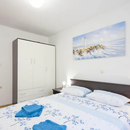 Family Friendly With A Swimming Pool Gornji Tucepi, - 17686 Apartment